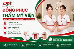 Hình ảnh giới thiệu đồng phục thẩm mỹ viện với thiết kế trắng phối đỏ, cổ chéo, form thanh lịch và nhận diện thương hiệu, phù hợp cho lễ tân, tư vấn viên và nhân viên spa.